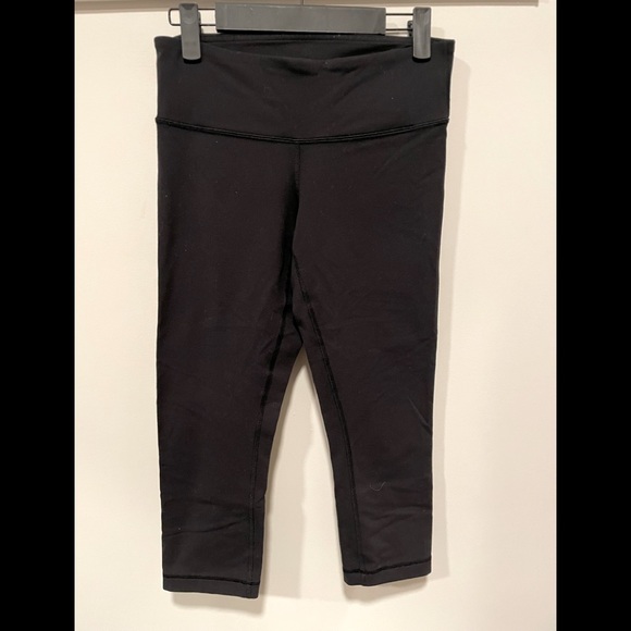 Lululemon Wunder Under black Capri - Picture 2 of 6